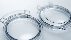 <p>Después de leer este artículo podrás conocer cuál es la LIO perfecta para ti. Compara lentes monofocales y multifocales para cirugía de cataratas.</p>
