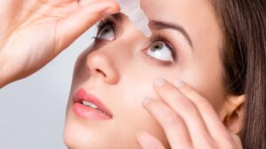 <p>Descubre la ciencia de las gotas para el glaucoma. Te explicamos cómo cada medicamento (análogos de prostaglandinas, betabloqueantes y más) reduce la presión ocular para proteger tu visión.</p>
