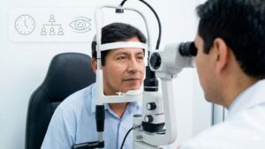 <p>Edad, diabetes, hipertensión y antecedentes familiares pueden aumentar el riesgo de glaucoma. Conoce quiénes deben controlarse y por qué el diagnóstico temprano es clave.</p>
